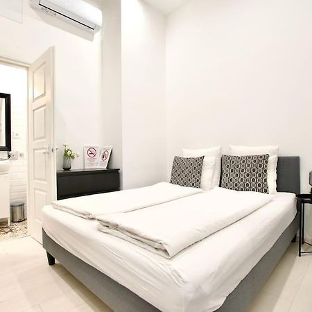 Standard Apartment By Hi5-St. King Mini Studio Budapest Bagian luar foto