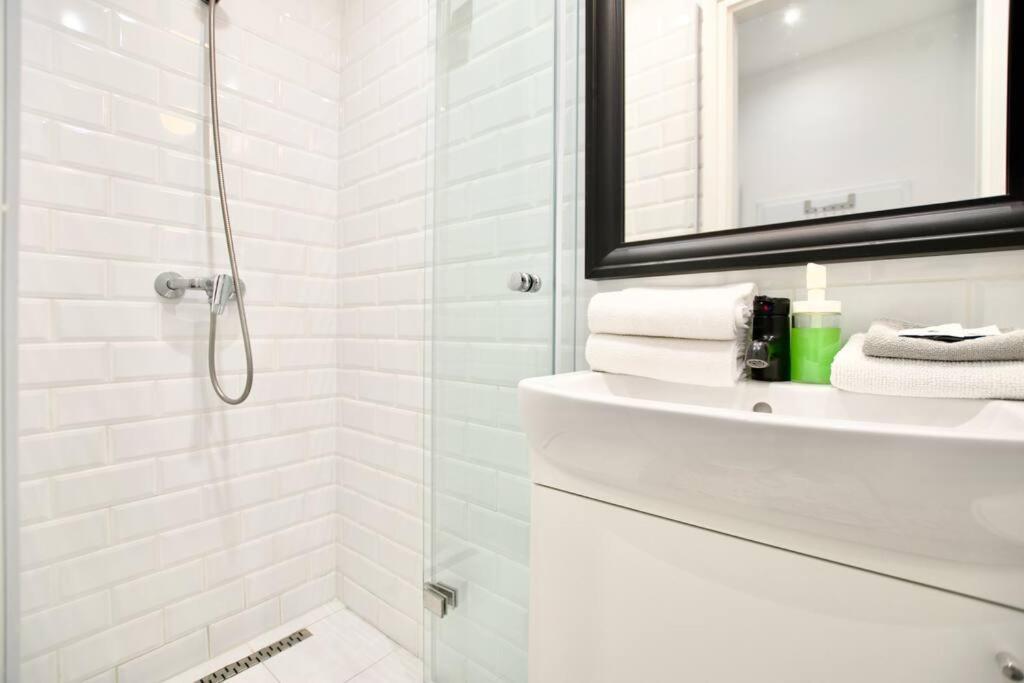 Standard Apartment By Hi5-St. King Mini Studio Budapest Bagian luar foto