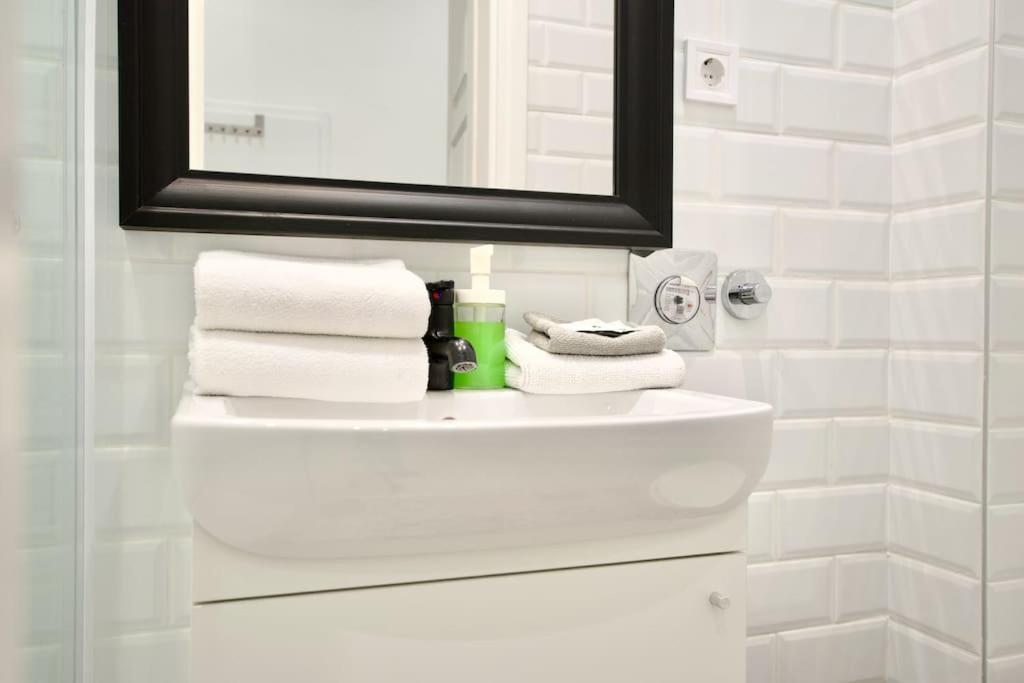 Standard Apartment By Hi5-St. King Mini Studio Budapest Bagian luar foto